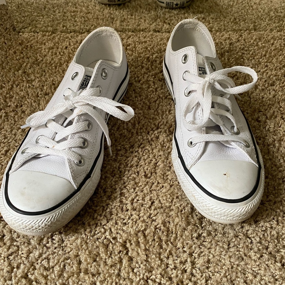 White low cut Converse mens 5/womens 7